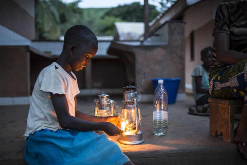 Sonia (10 år) fra en barneby i Den sentralafrikanske republikk. 
