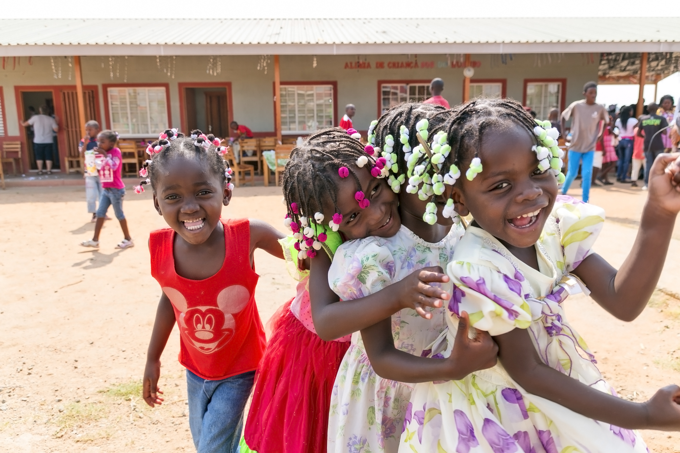 God stemning under vaffelfesten i barnebyen når Fagforbundet var på besøk i Huambo i høst. Foto: Ingunn Eriksen
