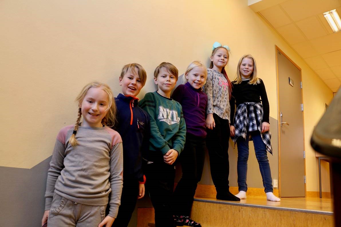 Elever på Ådland skole på Karmøy synes det er bra å få muligheten til å hjelpe andre barn. 
Foto: Ann Kristin Andreassen/Hnytt
