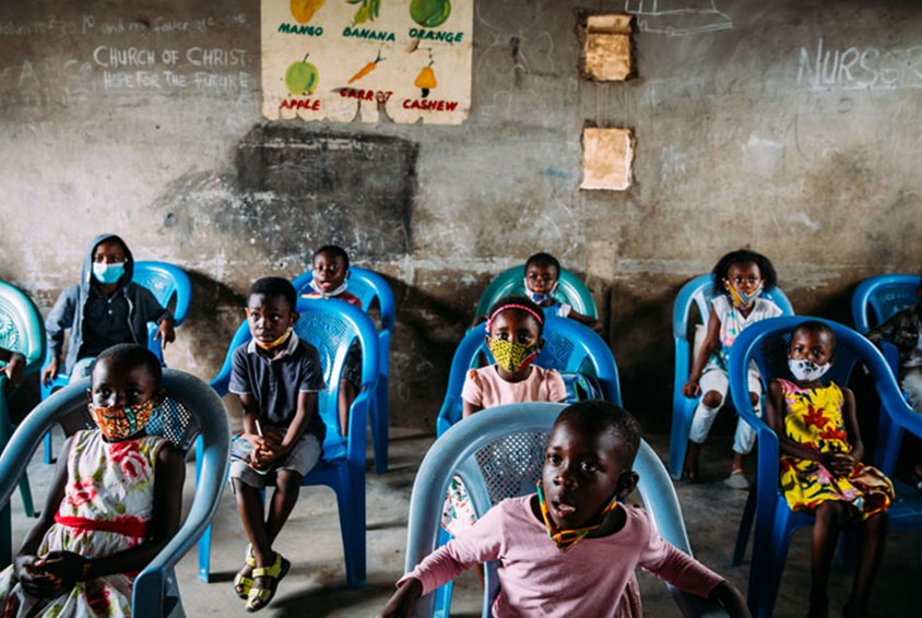 Fra et provisorisk klasserom i Ghana, under koronapandemien klart SOS-barnebyer i landet å tilrettelegge for undervisning for mange barn. Foto: Alea Horst