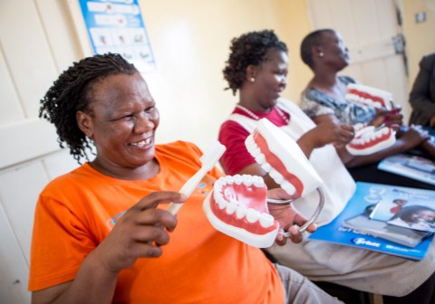 I samarbeid med SOS-barnebyer har Mars Norge gitt tusenvis av barn i Ghana og Botswana opplæring i å ta vare på tennene. Foto: Karin Schermbrucker