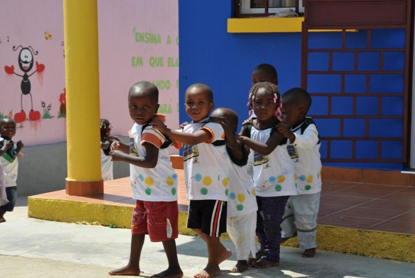 Sårbare barn som ellers ikke ville opplevd en hverdag med lek og læring i en barnehage får nå denne muligheten gjennom SOS-familieprogrammet i Lubango, Angola.  
