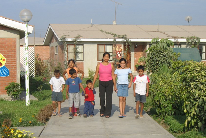 SOS-barnebyen i Callao har vært i drift siden 2004. To hus i barnebyen var finansiert av SOS-Norge frem til og med 2013. Etter 2014 har SOS-Norge ansvar for finansieringen av hele programmet i Callao. Foto: Fernando Espinoza