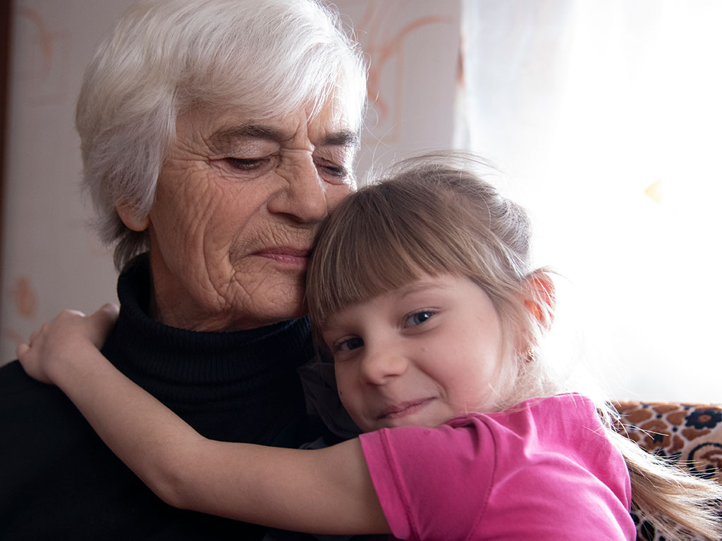 Bestemor med barnebarn. Foto: Katerina Ilievska