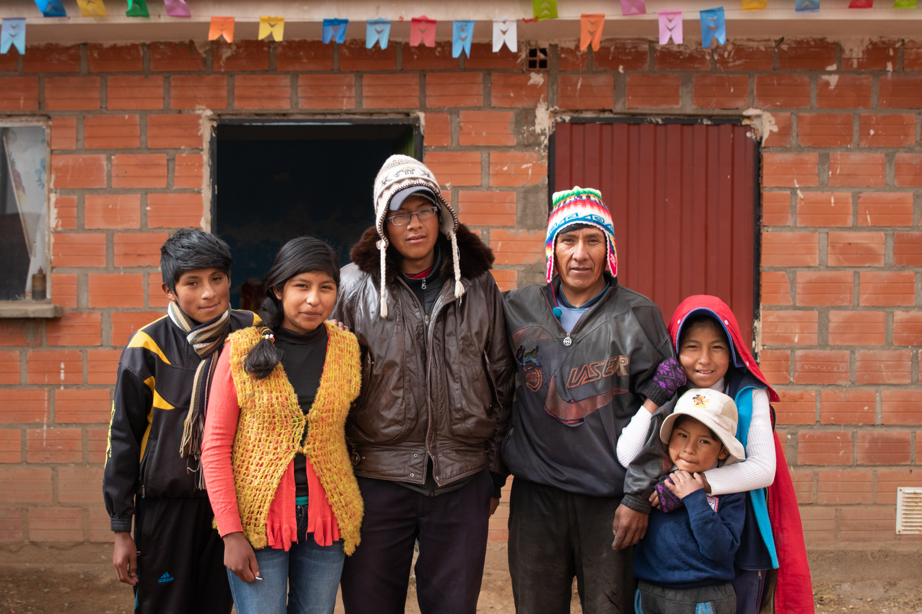 Alenepappa Secrundino har løftet familien ut av fattigdom. Foto: Alejandra Kaiser