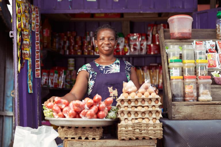 Josephine fra Ghana kjemper for barnas fremtid og får støtte fra SOS-barnebyer.
