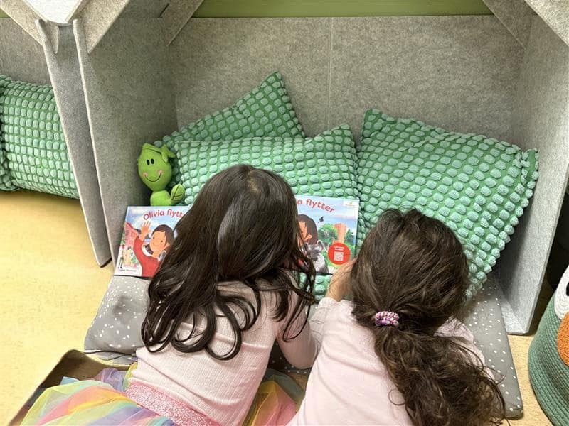 Aktiv sin bok Olivia flytter i Espira barnehager