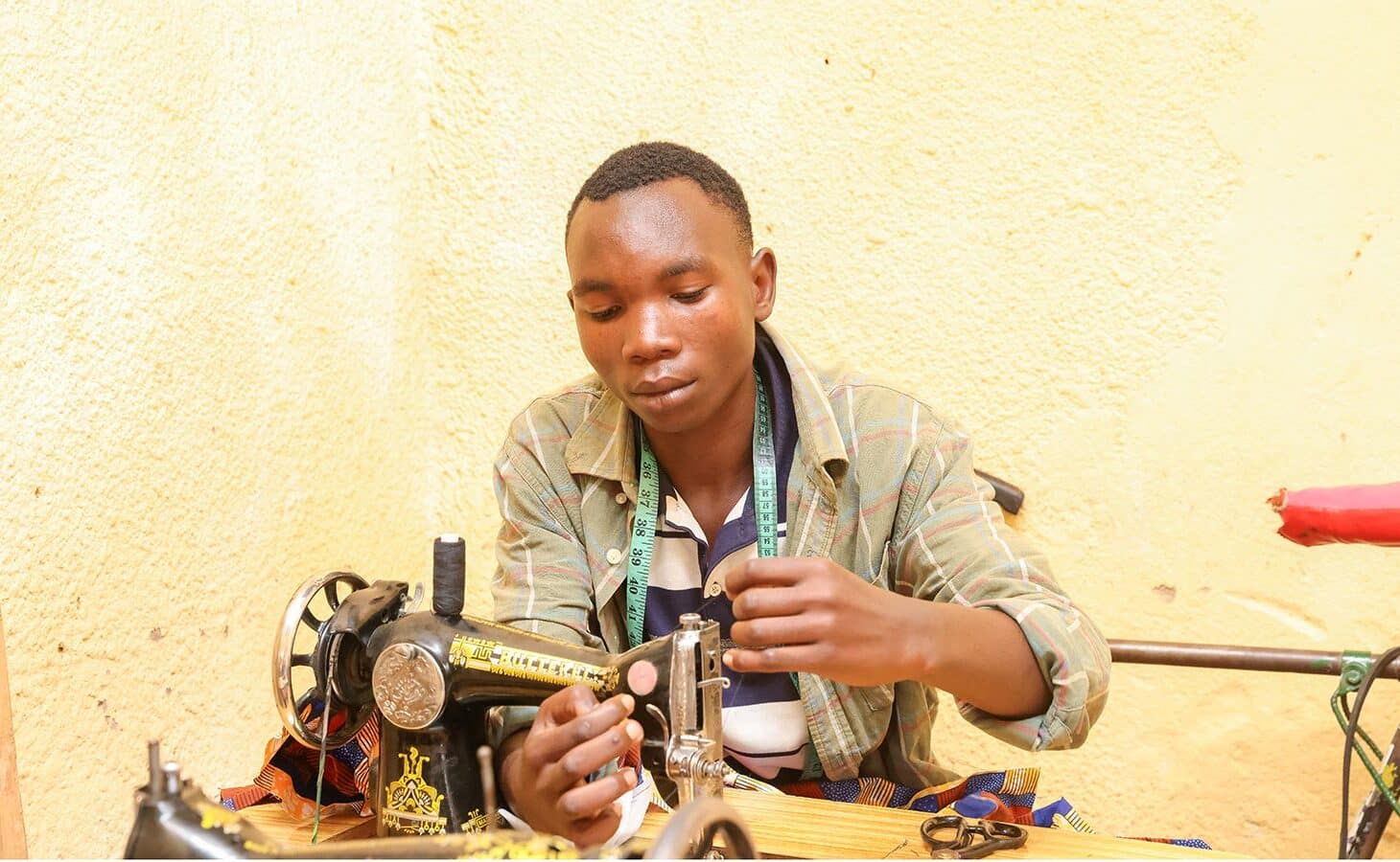 Ishiwme var et av barna som levde på gata. SOS-barnebyer hjalp han tilbake til familie og ga stabil støtte som varer.