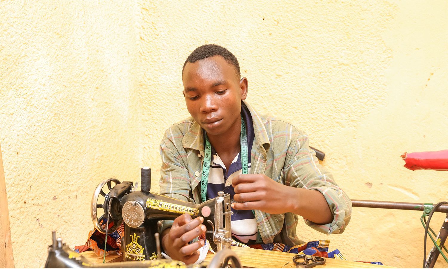 Ishiwme var et av barna som levde på gata. SOS-barnebyer hjalp han tilbake til familie og ga stabil støtte som varer.