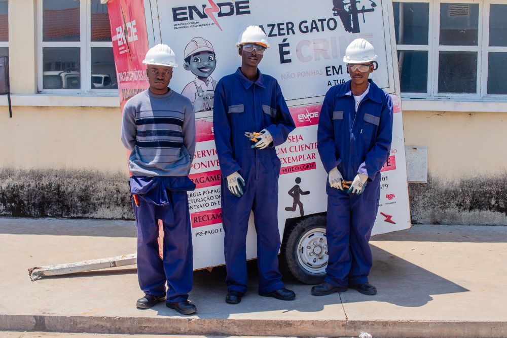 Seks unge fra programmet gjennomfører nå praksis i det statlige elektrisitetsselskapet