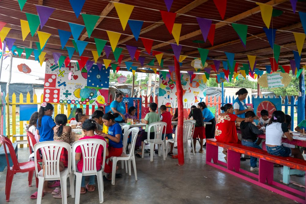 Barn på flukt fra Venezuela : Trygge steder for lek og læring er en sentral del av SOS-barnebyers nødhjelpsinnsats.