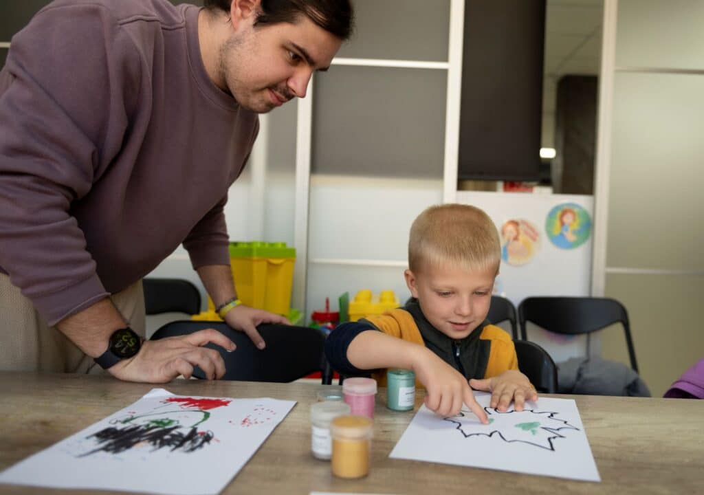 Ukraina, Chernivtsi: Oleh vet hva gode samtaler og tillit betyr for et barn og unge. Foto: Katerina Ilievska