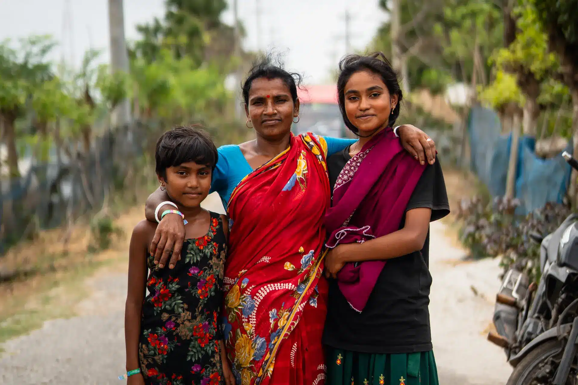 Klimaendringer i Bangladesh tok både hjem og inntektsgrunnlag fra Muktys familie. Med støtte og ny kunnskap bygget hun opp et nytt livsgrunnlag og nye muligheter for døtrene sine.