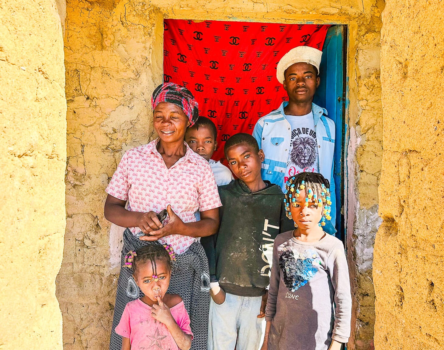 Gjennom SOS-barnebyers familieprogram i Huambo i Angola fikk Luzia og barna hjelp til å bygge opp livet på nytt.