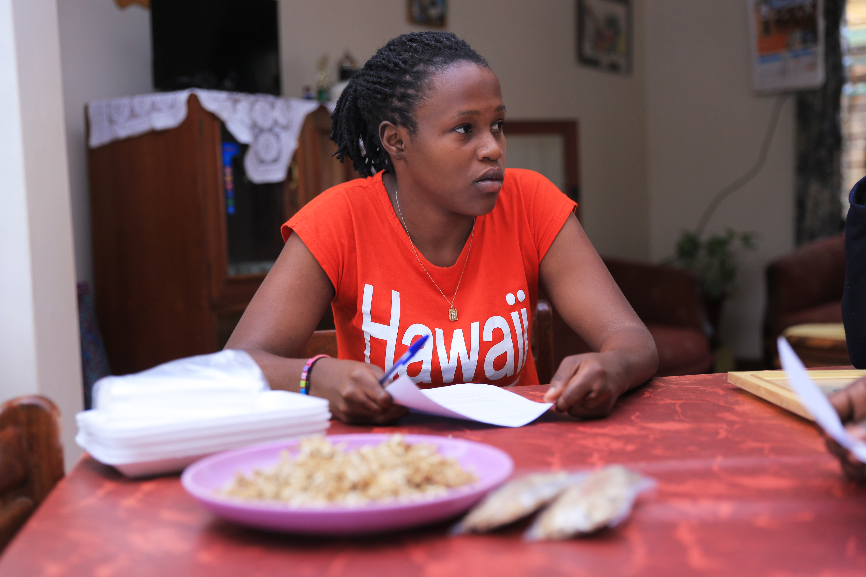 Ingrid (22) vokste opp i en trygg SOS-familie i Kakira i Uganda. Nå studerer hun business og IT og drømmer om å fortsette som forretningskvinne. Foto: David Kaggwa