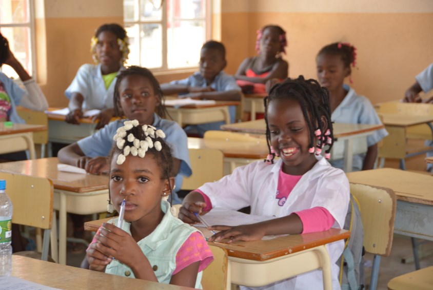 Elever ved Cambiote skolen i Huambo. Foto: Turid Weisser