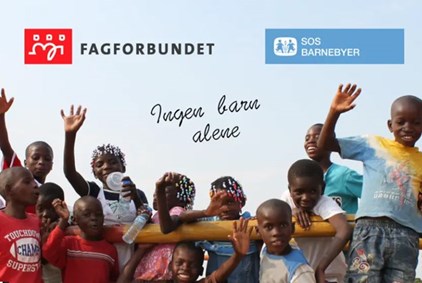 Barn fra barnebyen Huambo, Angola som smiler og vinker. Fagforbundets og SOS-barnebyers logo og teksten Ingen barn alene.