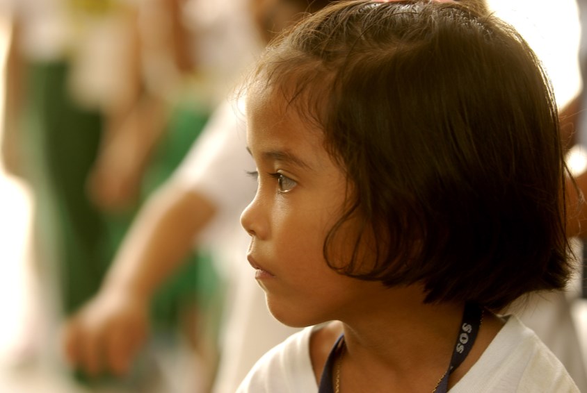 Ung jente i SOS-barnebyen i Cebu. Foto: K. Snozzi