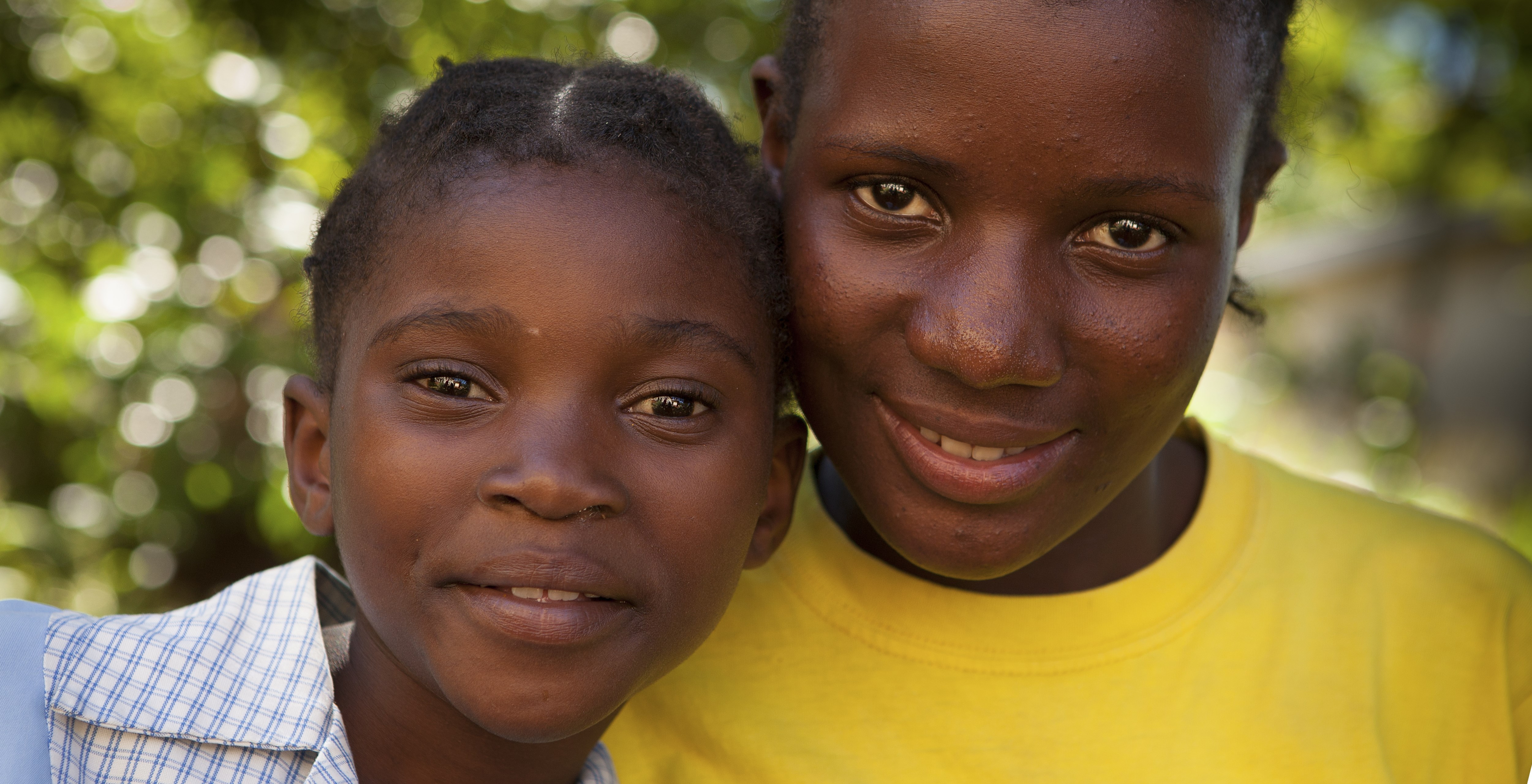 Esther og Tino, søsken i en barneby i Zimbabwe. Foto: Nils Petter Lotherington