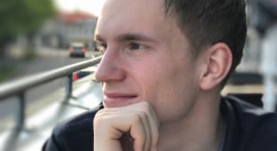 Henrik K. Harbosen (18) fra Kongsvinger har vært SOS-fadder så lenge han kan huske. Foto: Privat