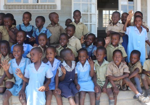 Barn i barnehagen i Maizeland, Zimbabwe. 