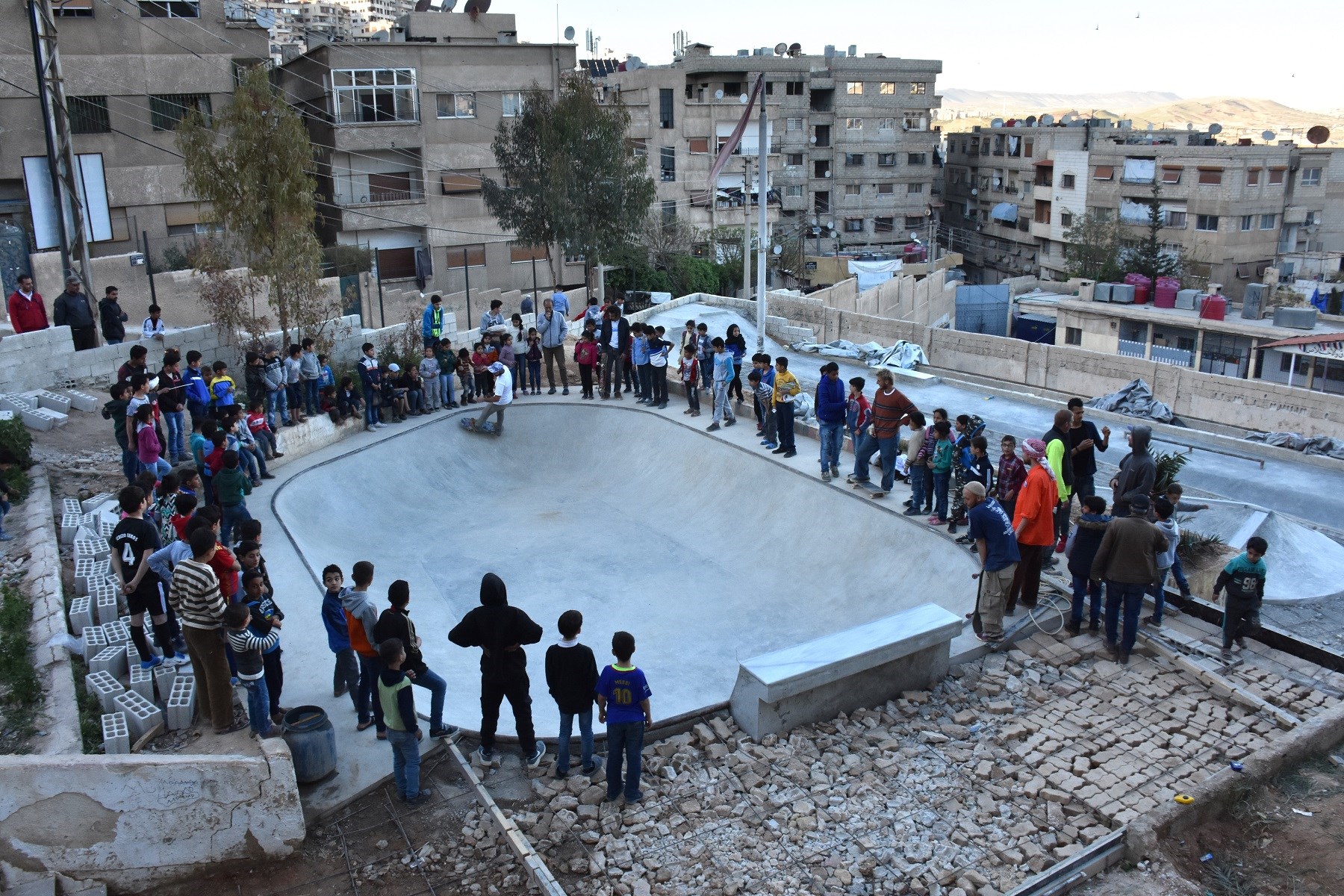 Skateparken ble bygget av et team med frivillige bygningsarbeidere fra forskjellige nasjonaliteter, koordinert av SOS-barnebyer i Syria. Den 2000 kvadratmeter store skateparken er et samarbeid mellom SOS-barnebyer og stiftelsen Skate Aid.