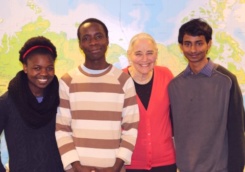 UWC-studentene Constance, Elvin, Gautham sammen med Vibeke i forbindelse med faddertreff.