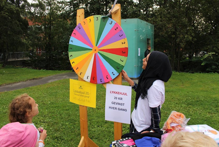 Fargerikt lykkehjul på barnebymarsjen i Oslo
