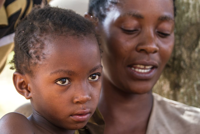 Mor og barn i familieprogrammet i Mwanza. Foto: Bjørn-Owe Holmberg