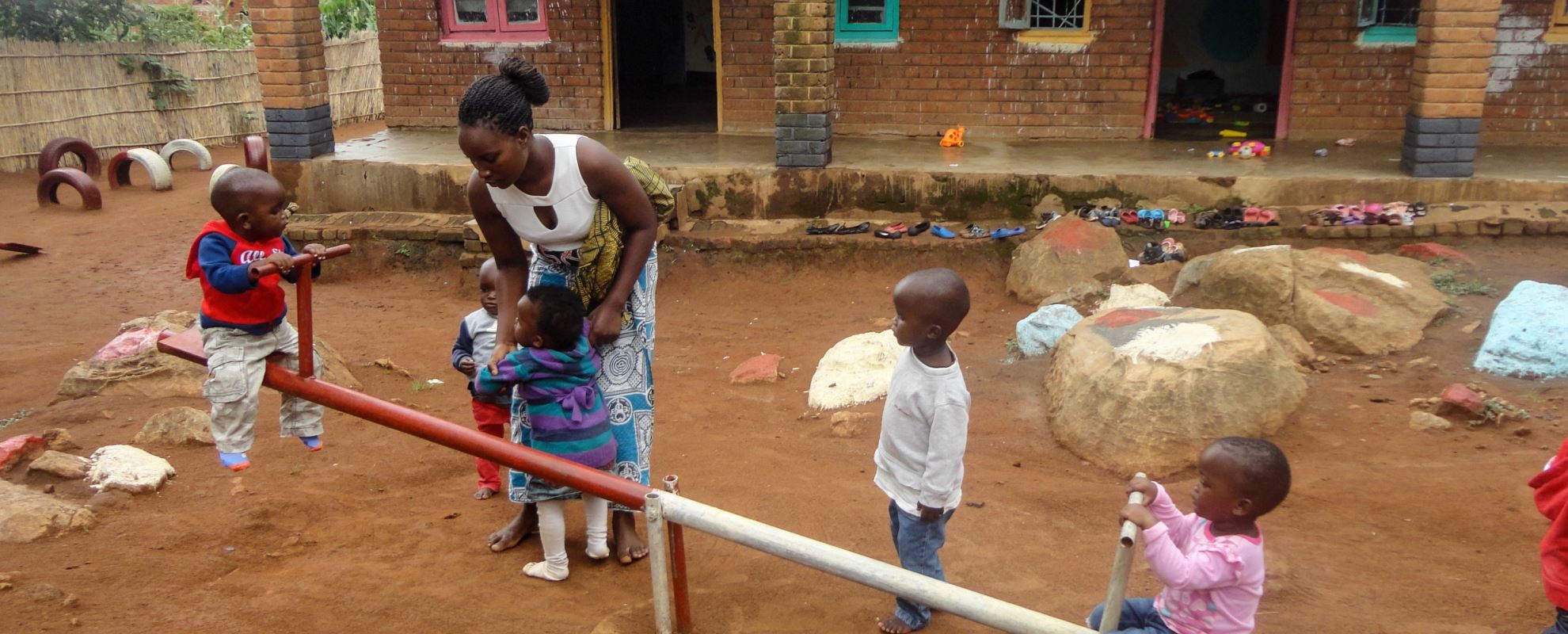 Lek i barnehagen til tvillingene Alinafe og Sopani, som vokste opp i SOS-barnebyen i Mzuzu, Malawi. 