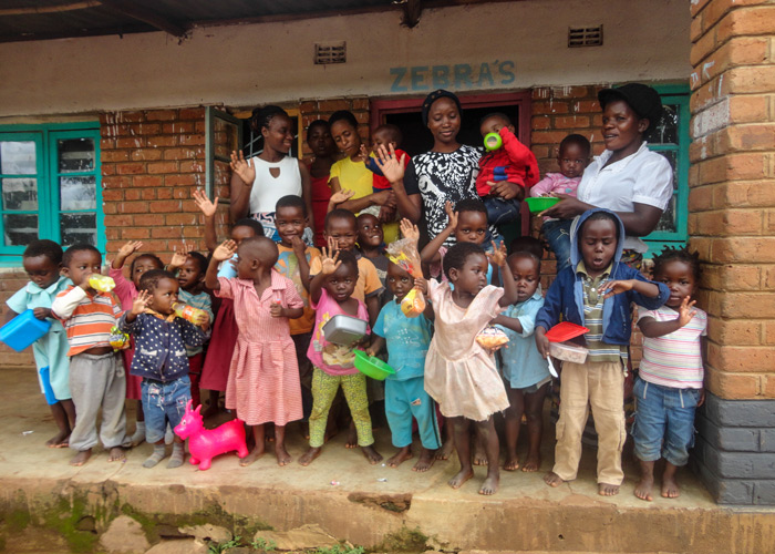 Det går nå 40 barn i barnehagen til Alinafe og Sopani, og de har ansatt syv personer.