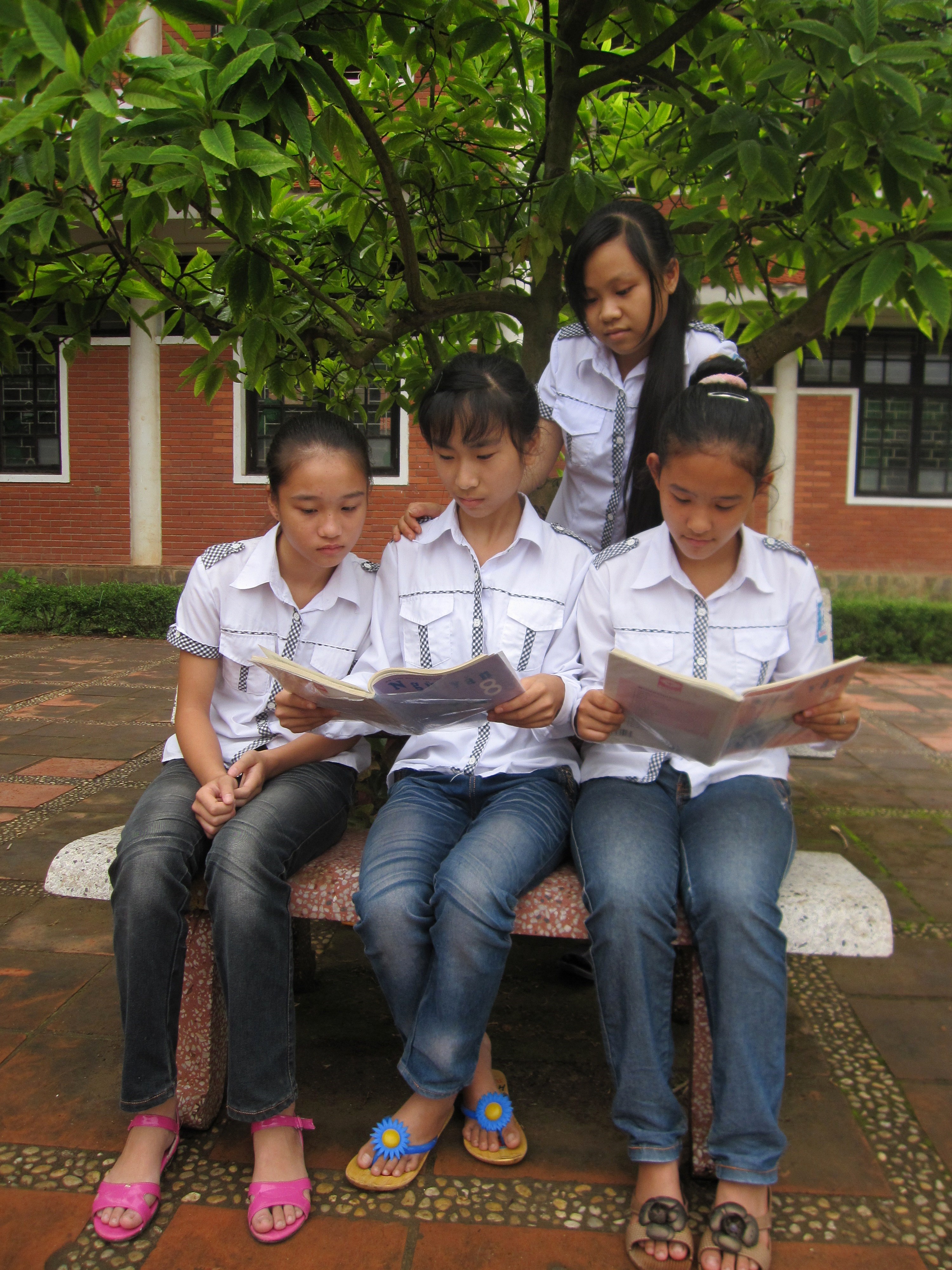 Kim and a group of friends reading outside the SOS Hermann Gmeiner School in Viet Tri, Vietnam.