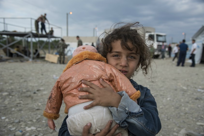 Jente i flyktningleir i Makedonia. Foto: Katerina Ilievska