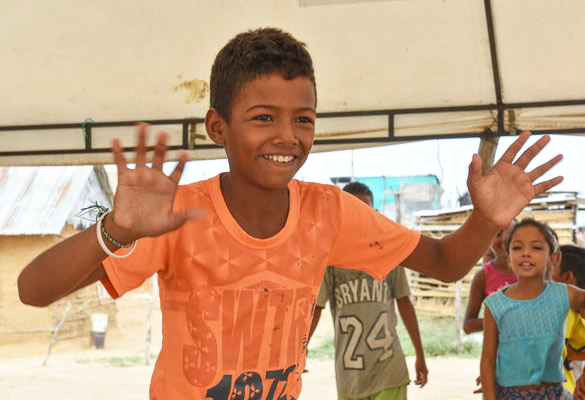 Lek er barnets viktigste verktøy for å motarbeide traumer. Her fra SOS-barnebyers nødhjelpsarbeid i Colombia. Trygghetssone for barn som har flyktet fra Venezuela.