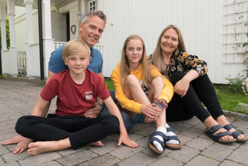  Familien Erikstad Eskemose er såkalte byfaddere, der deres bidrag går til en barneby fremfor et enkelt fadderbarn.