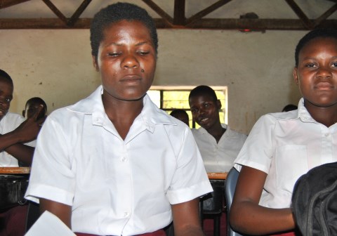 Før var jentene på ungdomsskolen i Malawi borte fra skolen når de hadde mensen. I dag er alle de 640 elevene tilbake på skolebenken.