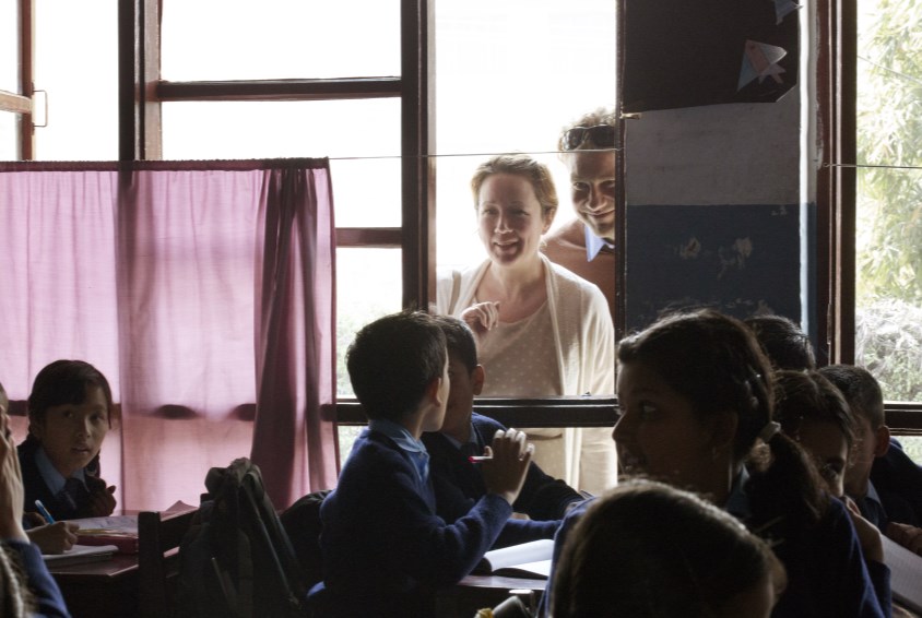 Vi kikker inn på klasserommet til minstemann, Liam, på hans første skoledag i Nepal. Foto: Nina Ruud