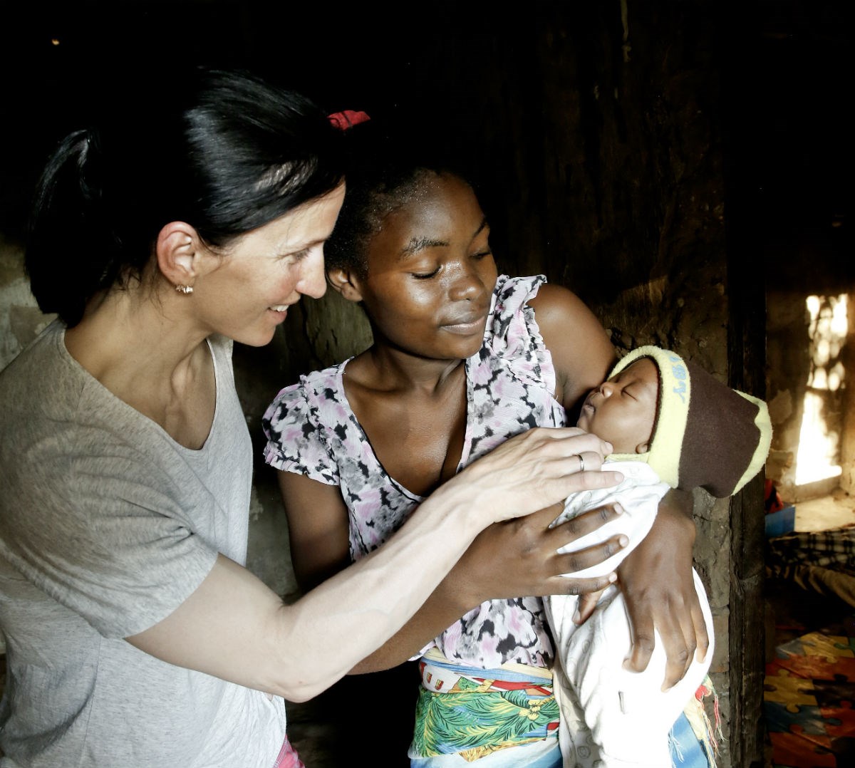 Støtten Babette får fra SOS-barnebyer, gjør at hun nå klarer å studere, og være mor for lille Noah. Foto: Paal Audestad