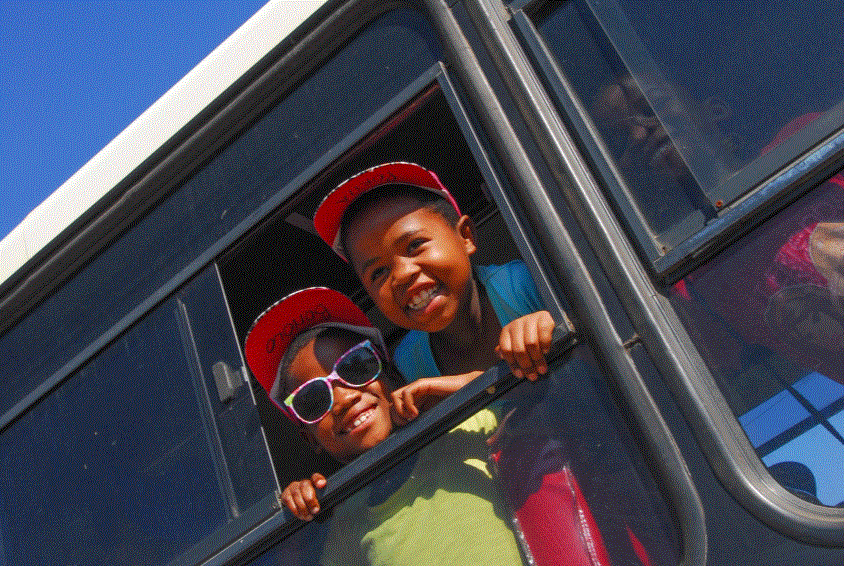 Disse to guttene holder til i en av de integrerte barnebyene i Sør-Afrika. Foto: Hilton Wall