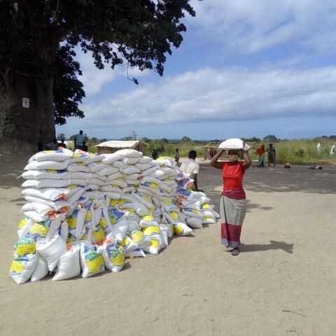 SOS-barnebyer i Mosambik yter nødhjelp. Foto: SOS-barnebyer