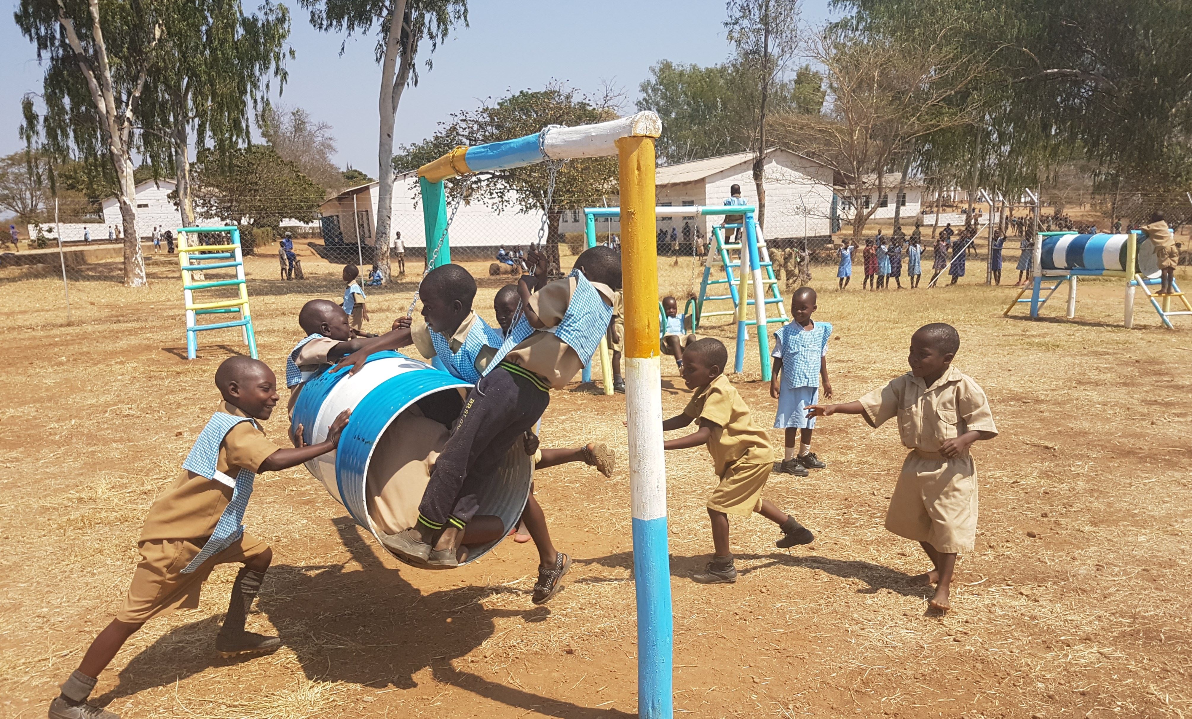 Barn leker i barnehagen i Bindura, Zimbabwe.