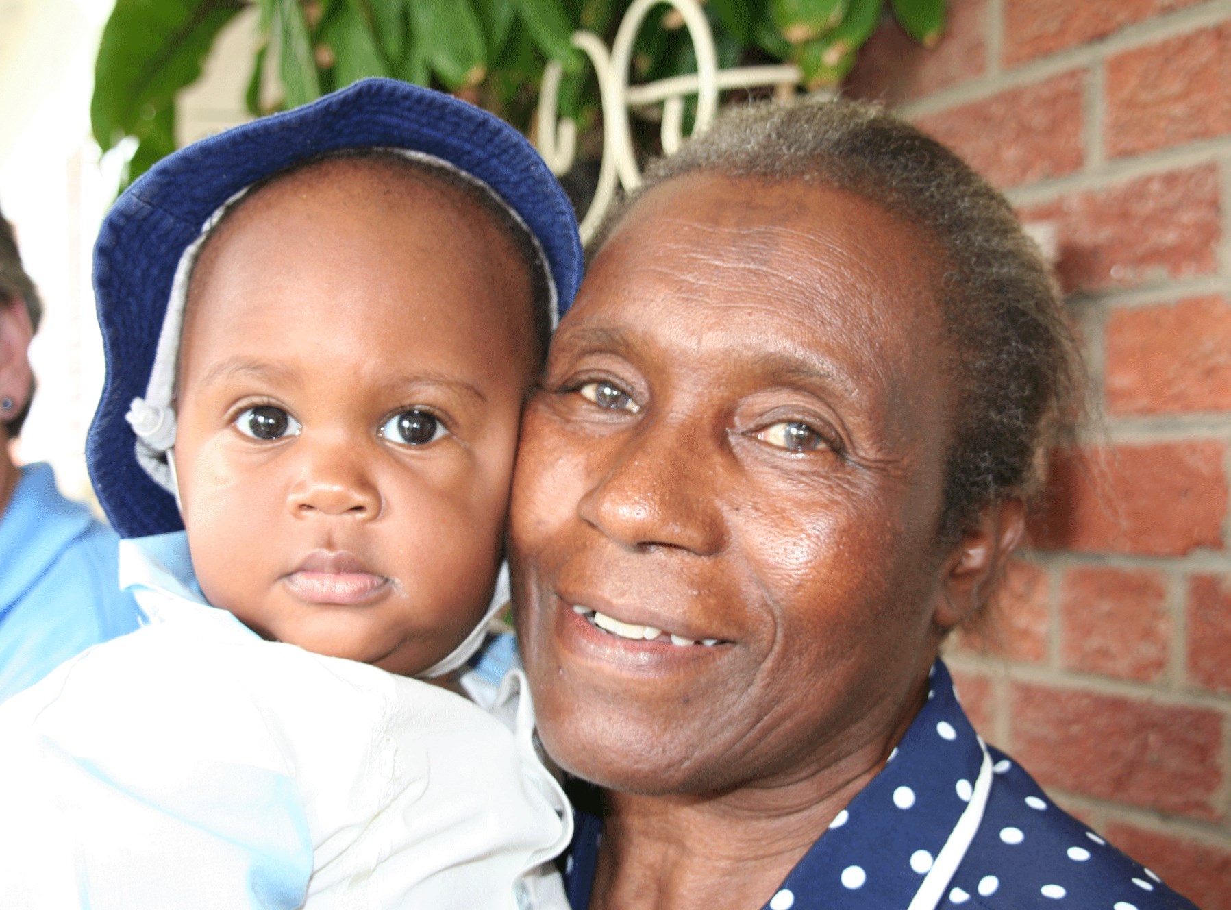 Pensjonerte SOS-mødre har mye god erfaring som omsorgspersoner. De kan være en enorm ressurs. Foto: SOS-barnebyer