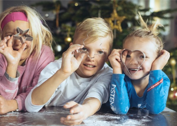 Omvendt Julekalender gir et meningsfylt pusterom i en travel adventstid, og er en fin aktivitet for familier å samles rundt.Omvendt Julekalender gir et meningsfylt pusterom i en travel adventstid, og er en fin aktivitet for familier å samles rundt.