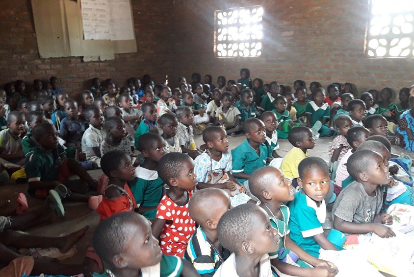 Overfylt klasserom i en offentlig skole, Ngabu
