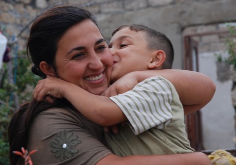 Postkodelotteriet bidrar til at flere barn får vokse opp med en god omsorg. Denne gutten får en trygg oppvekst i en SOS-barneby i Aserbajdsjan.