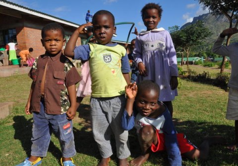 Det bor i dag 122 barn i barnebyen i Blantyre som hver dag opplever en trygg barndom. Du som støtter er med på å skape vendepunkt. Foto: Turid Weisser