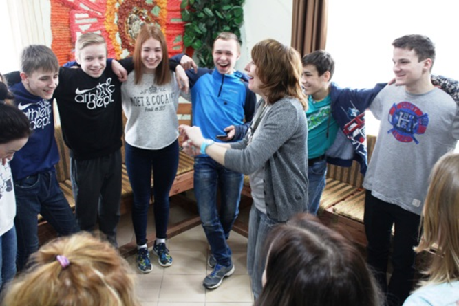 Ungdommer i ungdomshuset til SOS-barnebyer i Murmansk.