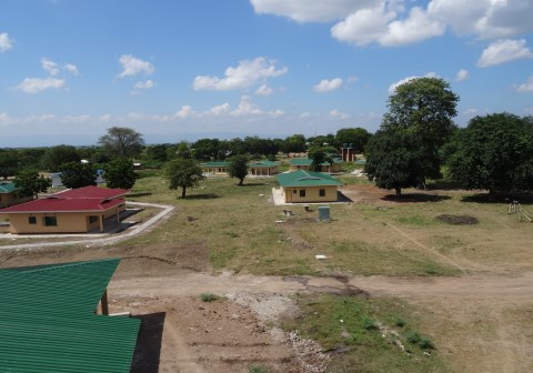 Byggingen av SOS-barnebyen og skolen er avsluttet og forberedelsene til innflyttingen er godt i gang. Foto: Christine Wiik