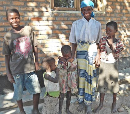 SOS-barnebyers forebyggende arbeid i Ngabu gir resultater, og flere familier klarer nå å forsørge seg på egenhånd. Foto: SOS-arkiv                  