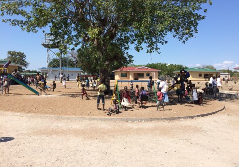 Barnebyen i Ngabu har en lekeplass som er veldig populær. Foto: SOS-barnebyer